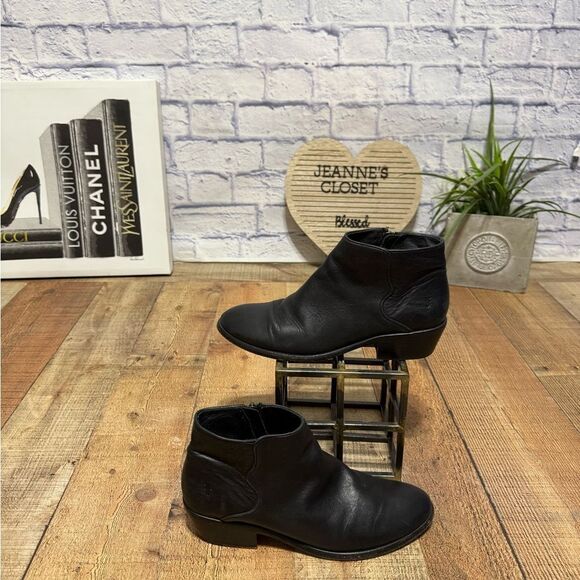 FRYE
CARSON PIPING BOOTIE size 8.5 M Black leather - Picture 12 of 13